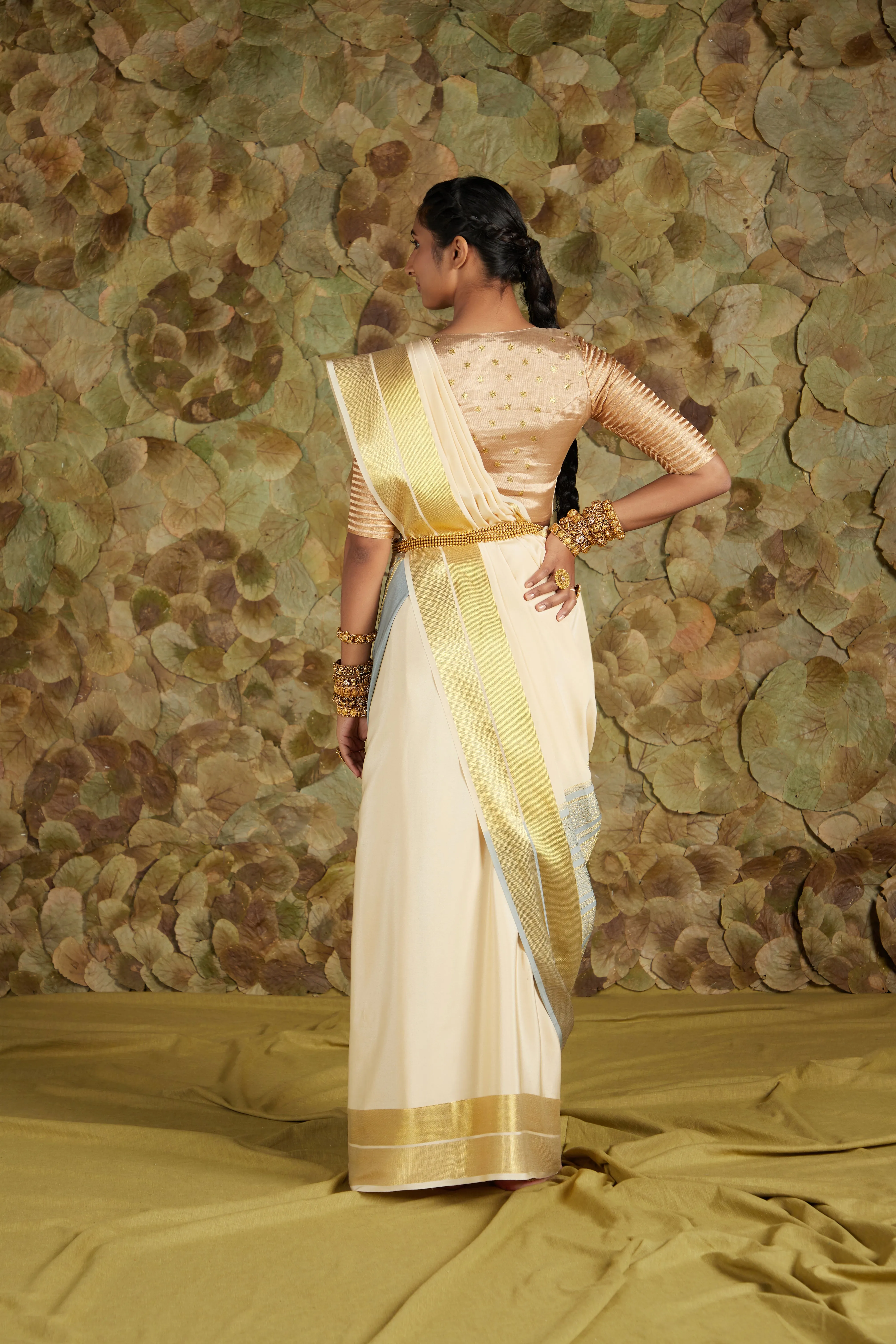 Aarthi in Pearl River x Shell /ಬೂದಿ x ಶಂಕು Aarthi Saree