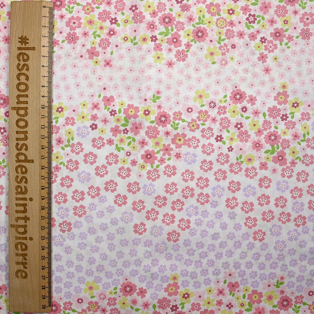 Coton imprimé fleurs Adèle rose fond blanc