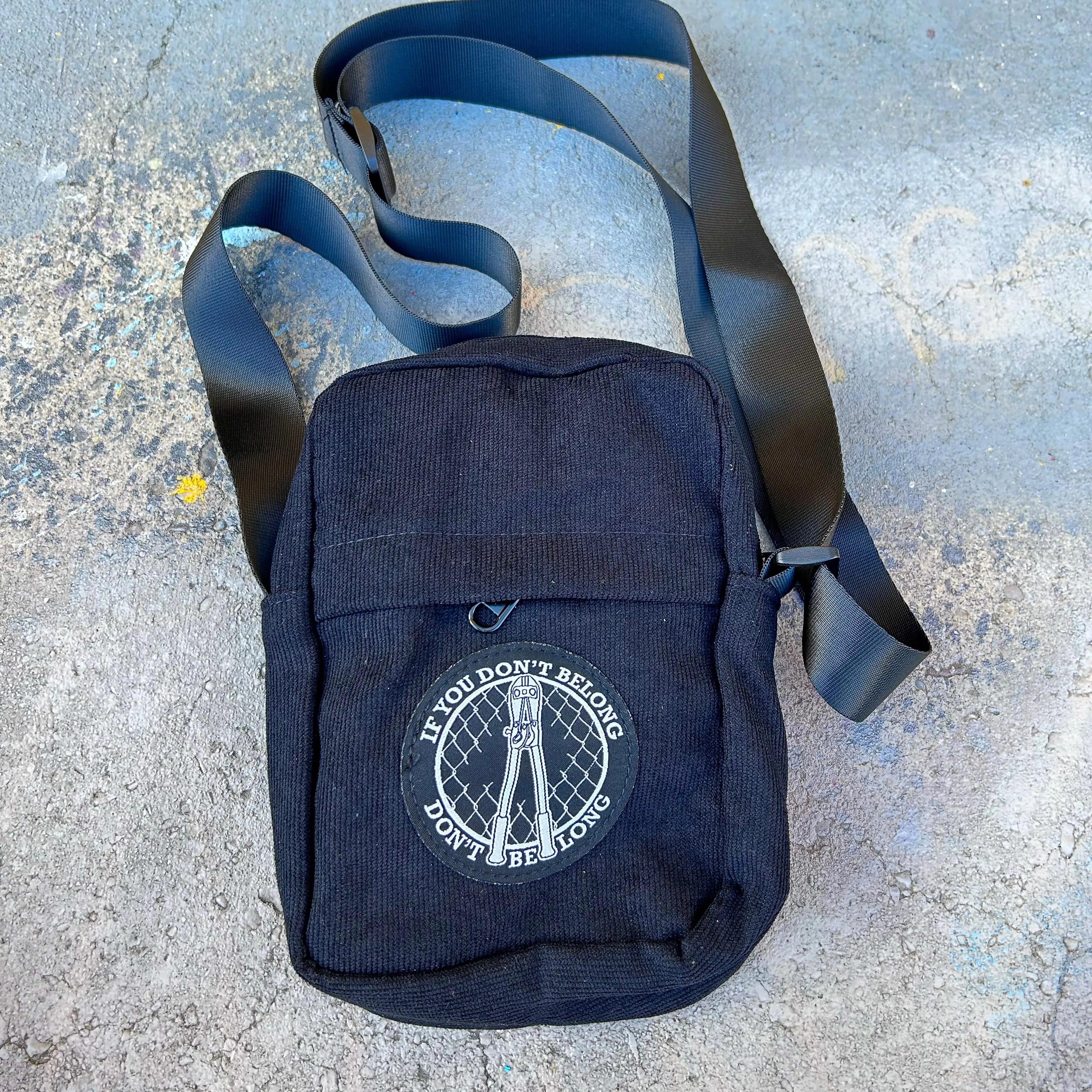 Double Outlines Side Bag (black)
